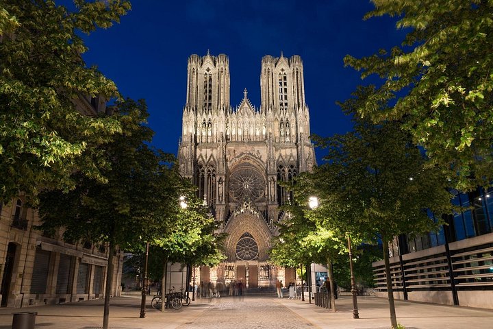 Excursión de un día a Champagne desde París con viñedos, Catedral de Reims y cata de vinos, foto 15 | wizardtrip