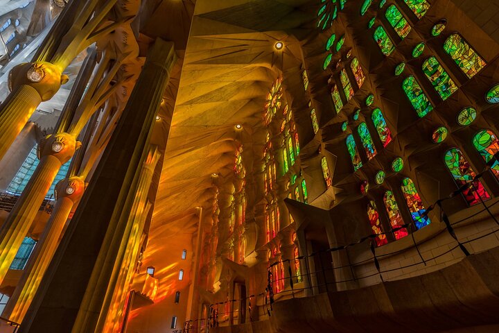 Guidad tur av Sagrada Familia i Barcelona, som visar dess unika arkitektur och glasmålningar, foto 10 | wizardtrip