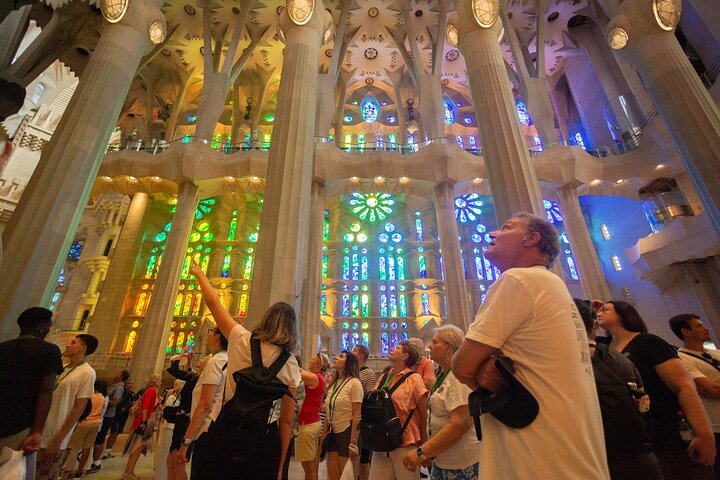 Guidad tur av Sagrada Familia i Barcelona, som visar dess unika arkitektur och glasmålningar, foto 11 | wizardtrip