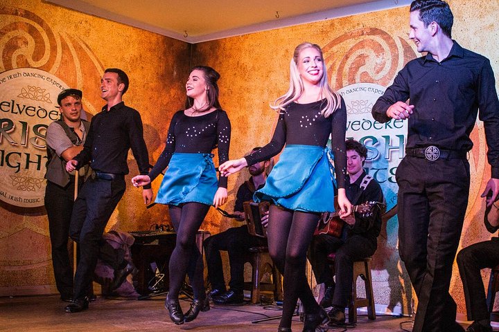 Belvedere Irish Night Show, Dans en Traditioneel 3-Gangendiner | wizardtrip