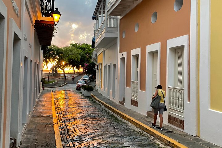 Walking tour of historic Old San Juan, Puerto Rico, featuring colonial architecture and El Morro Castle, photo 10 | wizardtrip