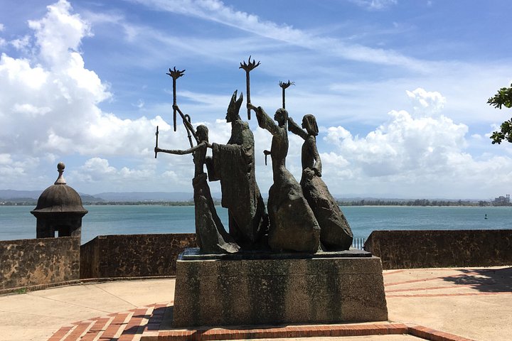 Walking tour of historic Old San Juan, Puerto Rico, featuring colonial architecture and El Morro Castle, photo 11 | wizardtrip