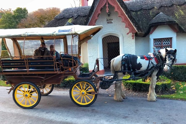 Tradisjonell Jaunting-bil-tur gjennom Killarney nasjonalpark, Irland, som viser innsjøer og fjell, foto 6 | wizardtrip