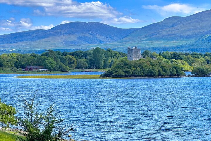 Tradisjonell Jaunting-bil-tur gjennom Killarney nasjonalpark, Irland, som viser innsjøer og fjell, foto 13 | wizardtrip