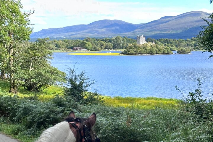 Tradisjonell Jaunting-bil-tur gjennom Killarney nasjonalpark, Irland, som viser innsjøer og fjell, foto 14 | wizardtrip