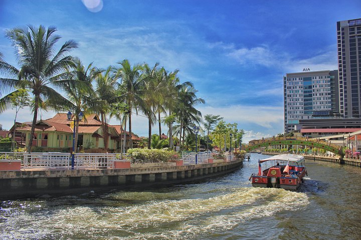 Explore historical Malacca's landmarks, including Dutch Square, St. Paul's Church, and Jonker Street, photo 7 | wizardtrip