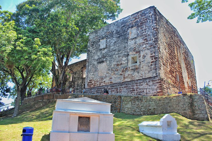 Explore historical Malacca's landmarks, including Dutch Square, St. Paul's Church, and Jonker Street, photo 16 | wizardtrip