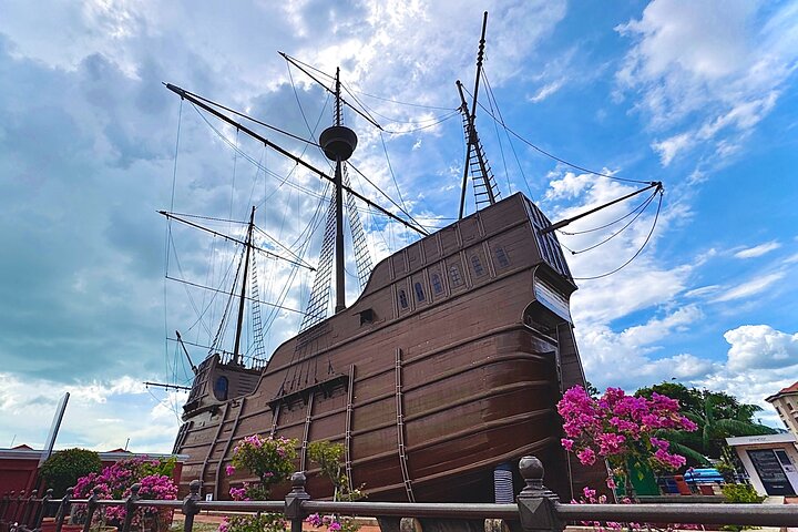 Explore historical Malacca's landmarks, including Dutch Square, St. Paul's Church, and Jonker Street, photo 22 | wizardtrip
