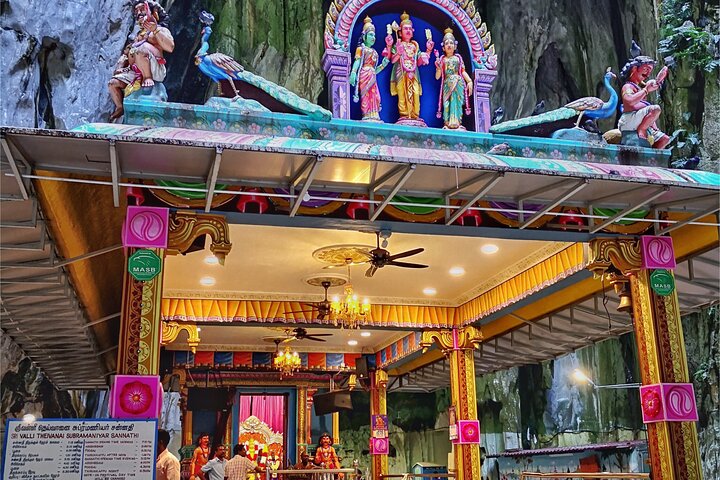 Utforsk de livlige Batu Caves og tradisjonell Batik-kunst på en halvdagstur fra Kuala Lumpur, foto 6 | wizardtrip