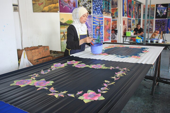Utforsk de livlige Batu Caves og tradisjonell Batik-kunst på en halvdagstur fra Kuala Lumpur, foto 9 | wizardtrip