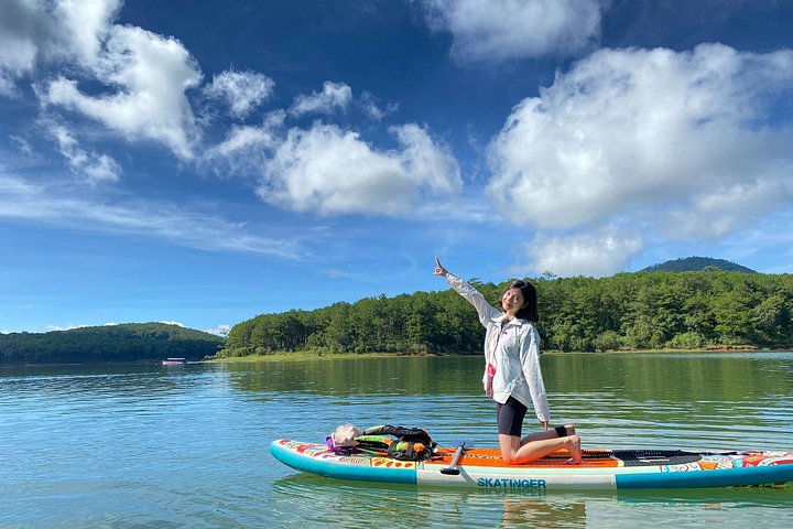 Kajak- und SUP-Abenteuer auf dem Tuyen Lam See in Da Lat, Vietnam, mit malerischer Aussicht, Foto 12 | wizardtrip