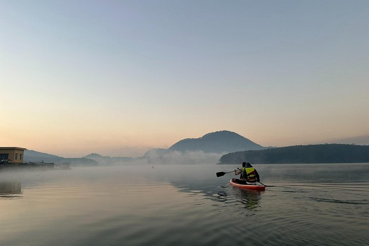 Kajak- und SUP-Abenteuer auf dem Tuyen Lam See in Da Lat, Vietnam, mit malerischer Aussicht, Foto 19 | wizardtrip