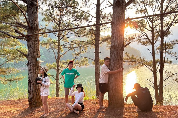 Kajak- und SUP-Abenteuer auf dem Tuyen Lam See in Da Lat, Vietnam, mit malerischer Aussicht, Foto 28 | wizardtrip