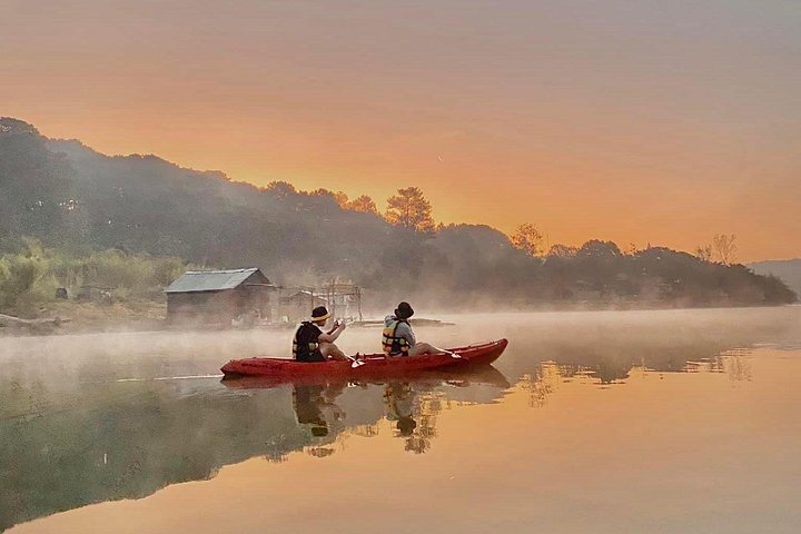 Kajak- und SUP-Abenteuer auf dem Tuyen Lam See in Da Lat, Vietnam, mit malerischer Aussicht, Foto 29 | wizardtrip