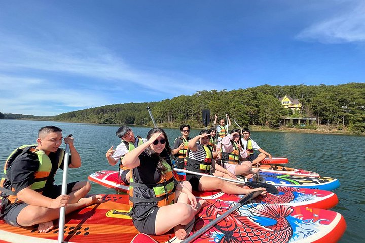 Kajak- und SUP-Abenteuer auf dem Tuyen Lam See in Da Lat, Vietnam, mit malerischer Aussicht, Foto 31 | wizardtrip