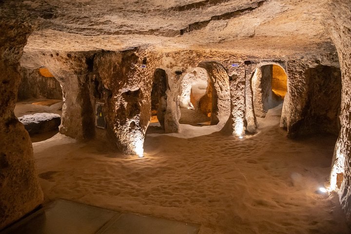 Explore as paisagens únicas da Capadócia, chaminés de fada, habitações em cavernas e locais antigos num tour privado de dia inteiro, foto 9 | wizardtrip