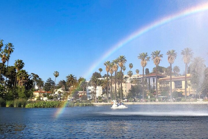 Disfruta de un tranquilo paseo en barca de pedales por el lago Echo Park en Los Ángeles, foto 6 | wizardtrip