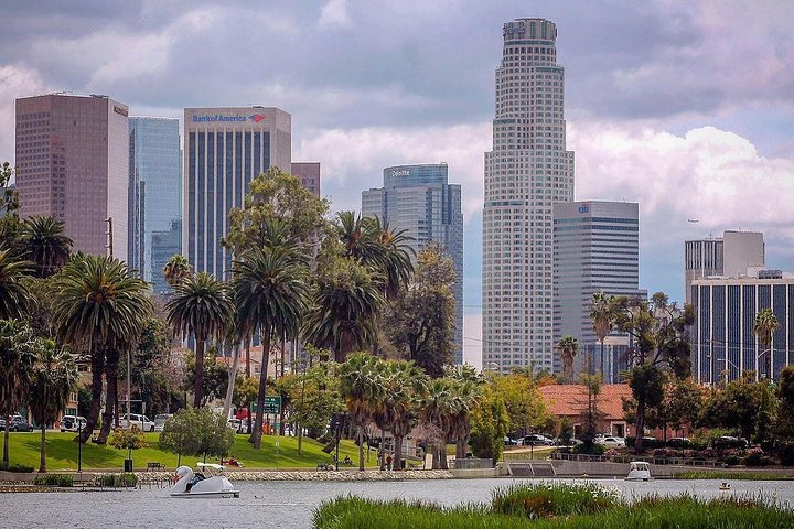 Disfruta de un tranquilo paseo en barca de pedales por el lago Echo Park en Los Ángeles, foto 7 | wizardtrip