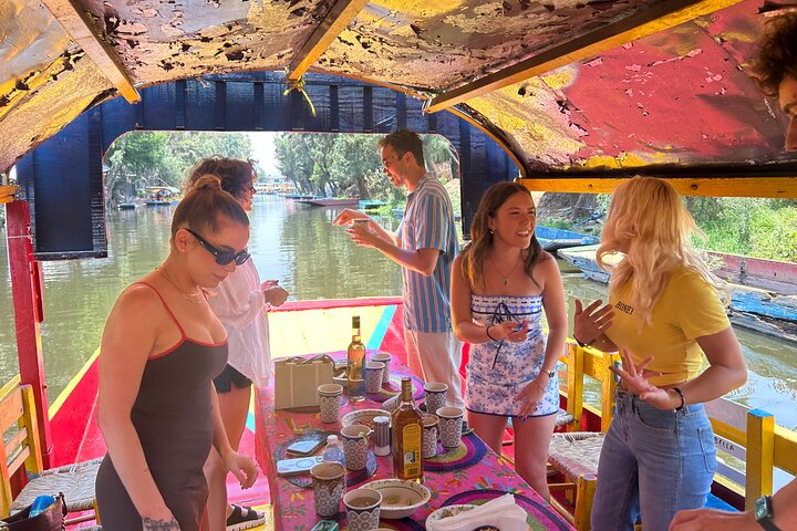 Xochimilco Barco Fiesta Tentacion 18+ avec Open Bar et Tacos | wizardtrip