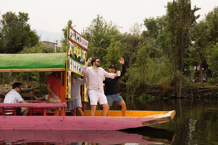 Tour en bateau de fête à Xochimilco, Mexico, avec musique, boissons et tacos, photo 10 | wizardtrip