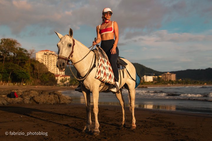 Horseback riding adventure on Jaco Beach, Costa Rica, through diverse landscapes and along the coast, photo 8 | wizardtrip