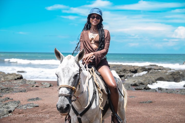 Horseback riding adventure on Jaco Beach, Costa Rica, through diverse landscapes and along the coast, photo 12 | wizardtrip