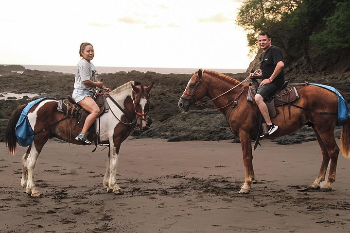 Horseback riding adventure on Jaco Beach, Costa Rica, through diverse landscapes and along the coast, photo 13 | wizardtrip