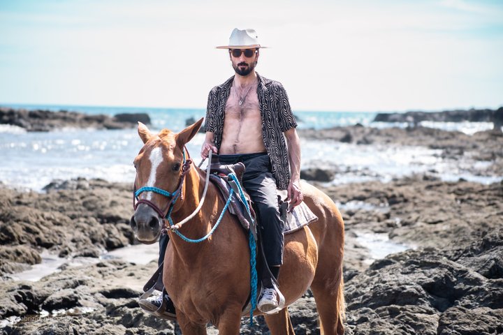 Horseback riding adventure on Jaco Beach, Costa Rica, through diverse landscapes and along the coast, photo 21 | wizardtrip