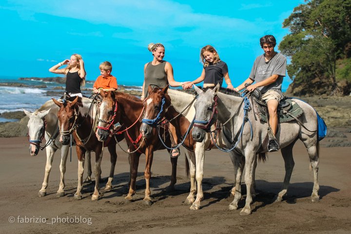 Horseback riding adventure on Jaco Beach, Costa Rica, through diverse landscapes and along the coast, photo 24 | wizardtrip