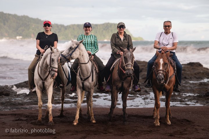 Horseback riding adventure on Jaco Beach, Costa Rica, through diverse landscapes and along the coast, photo 29 | wizardtrip