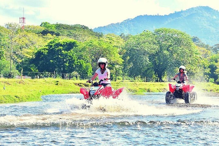 Horseback riding adventure on Jaco Beach, Costa Rica, through diverse landscapes and along the coast, photo 42 | wizardtrip