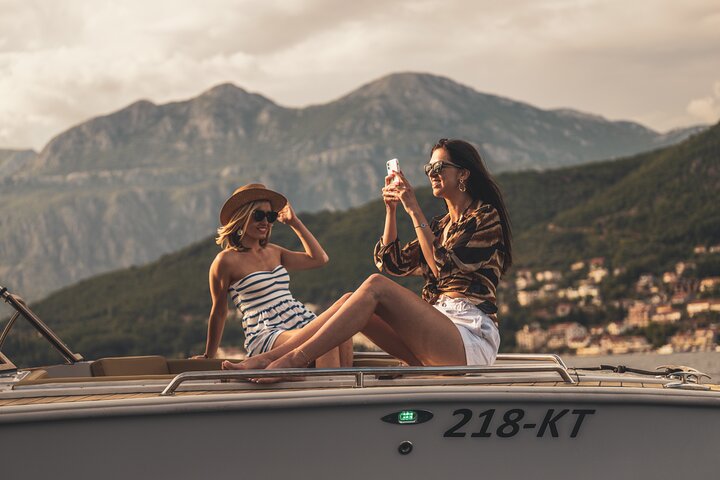 Speedboot-Tour durch die Bucht von Kotor, Montenegro, mit Besuch der Blauen Höhle, der Festung Mamula und Gospa od Škrpjela, Foto 10 | wizardtrip