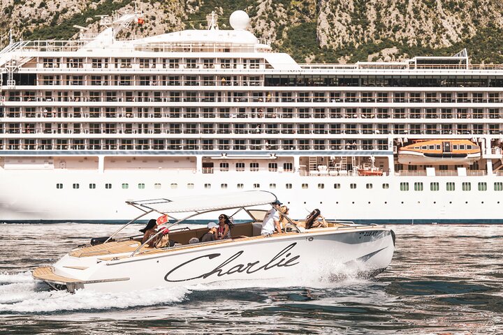 Speedboot-Tour durch die Bucht von Kotor, Montenegro, mit Besuch der Blauen Höhle, der Festung Mamula und Gospa od Škrpjela, Foto 11 | wizardtrip