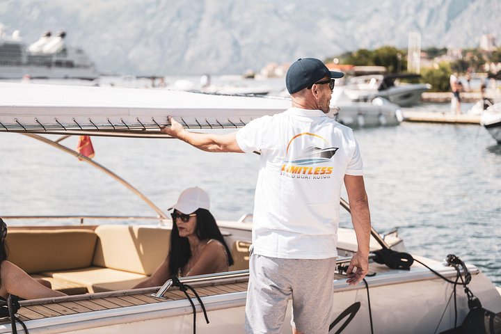 Speedboot-Tour durch die Bucht von Kotor, Montenegro, mit Besuch der Blauen Höhle, der Festung Mamula und Gospa od Škrpjela, Foto 13 | wizardtrip