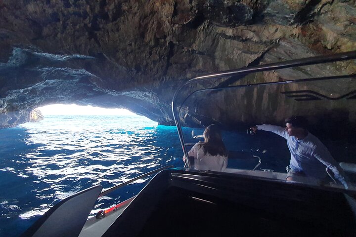 Speedboot-Tour durch die Bucht von Kotor, Montenegro, mit Besuch der Blauen Höhle, der Festung Mamula und Gospa od Škrpjela, Foto 14 | wizardtrip