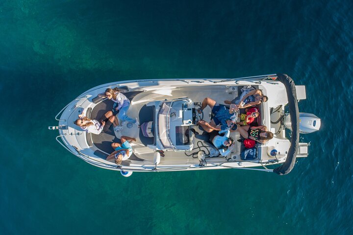Speedboot-Tour durch die Bucht von Kotor, Montenegro, mit Besuch der Blauen Höhle, der Festung Mamula und Gospa od Škrpjela, Foto 16 | wizardtrip
