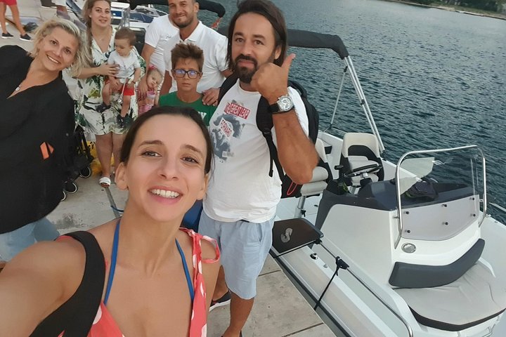 Speedboot-Tour durch die Bucht von Kotor, Montenegro, mit Besuch der Blauen Höhle, der Festung Mamula und Gospa od Škrpjela, Foto 24 | wizardtrip