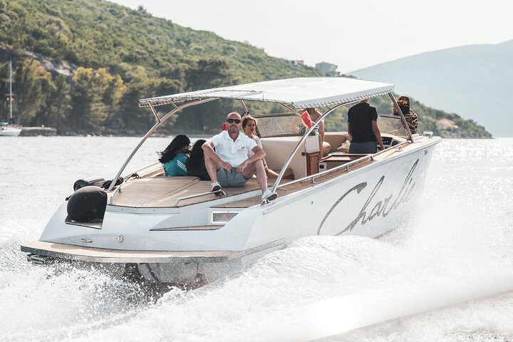 Speedboot-Tour durch die Bucht von Kotor, Montenegro, mit Besuch der Blauen Höhle, der Festung Mamula und Gospa od Škrpjela, Foto 26 | wizardtrip