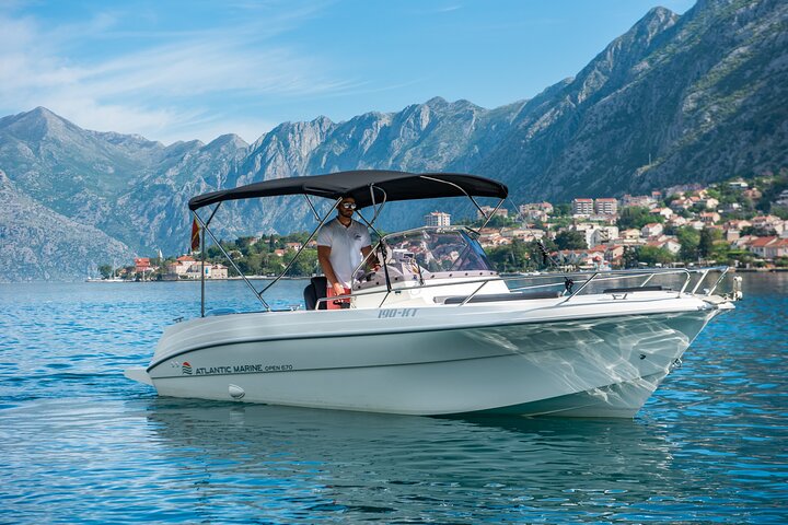 Speedboot-Tour durch die Bucht von Kotor, Montenegro, mit Besuch der Blauen Höhle, der Festung Mamula und Gospa od Škrpjela, Foto 27 | wizardtrip
