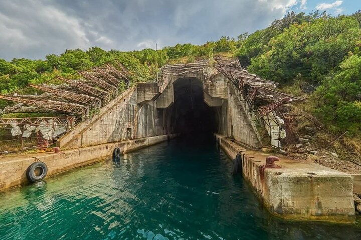 Speedboot-Tour durch die Bucht von Kotor, Montenegro, mit Besuch der Blauen Höhle, der Festung Mamula und Gospa od Škrpjela, Foto 29 | wizardtrip