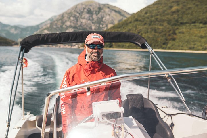 Speedboot-Tour durch die Bucht von Kotor, Montenegro, mit Besuch der Blauen Höhle, der Festung Mamula und Gospa od Škrpjela, Foto 39 | wizardtrip