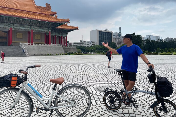Eine geführte Radtour durch Taipehs historische Straßen, Märkte und Tempel, inklusive traditionellem Frühstück, Foto 9 | wizardtrip