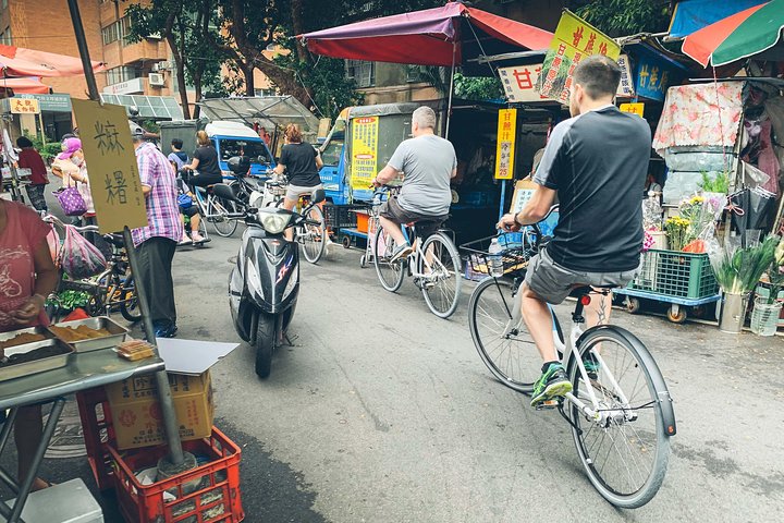 Eine geführte Radtour durch Taipehs historische Straßen, Märkte und Tempel, inklusive traditionellem Frühstück, Foto 12 | wizardtrip