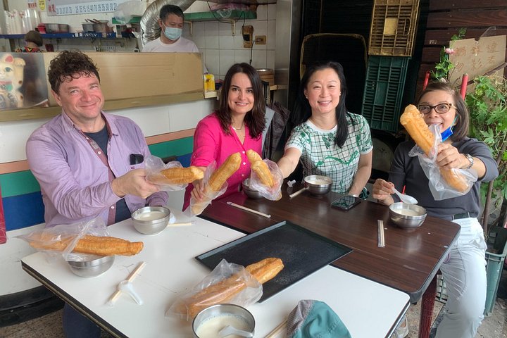 Eine geführte Radtour durch Taipehs historische Straßen, Märkte und Tempel, inklusive traditionellem Frühstück, Foto 16 | wizardtrip
