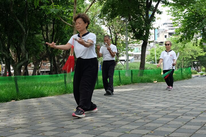 Eine geführte Radtour durch Taipehs historische Straßen, Märkte und Tempel, inklusive traditionellem Frühstück, Foto 21 | wizardtrip