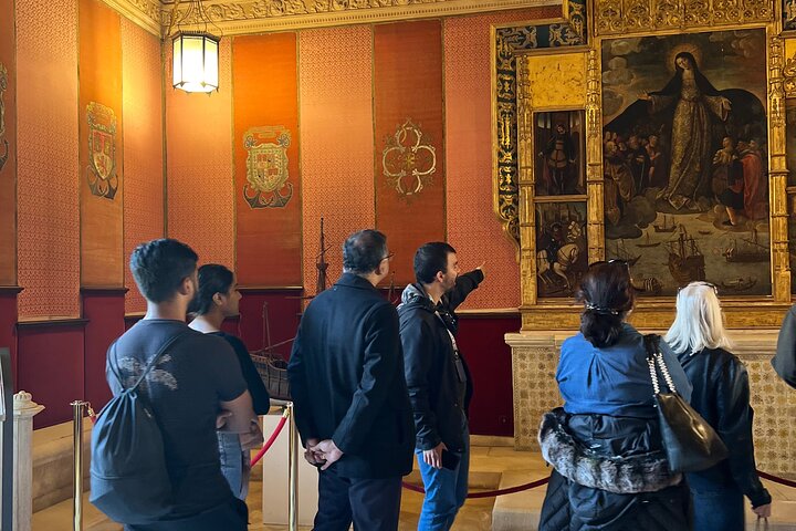 Guided tour of the Alcazar of Seville, showcasing its stunning architecture and gardens, photo 16 | wizardtrip