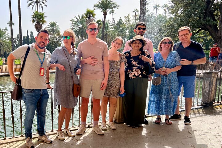 Guided tour of the Alcazar of Seville, showcasing its stunning architecture and gardens, photo 21 | wizardtrip