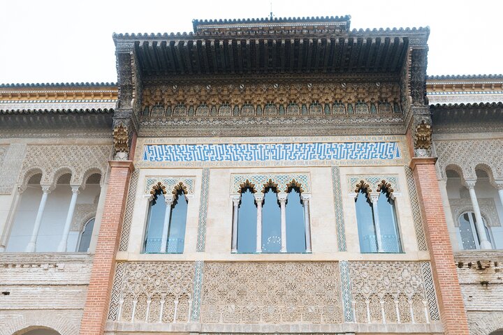 Guided tour of the Alcazar of Seville, showcasing its stunning architecture and gardens, photo 23 | wizardtrip
