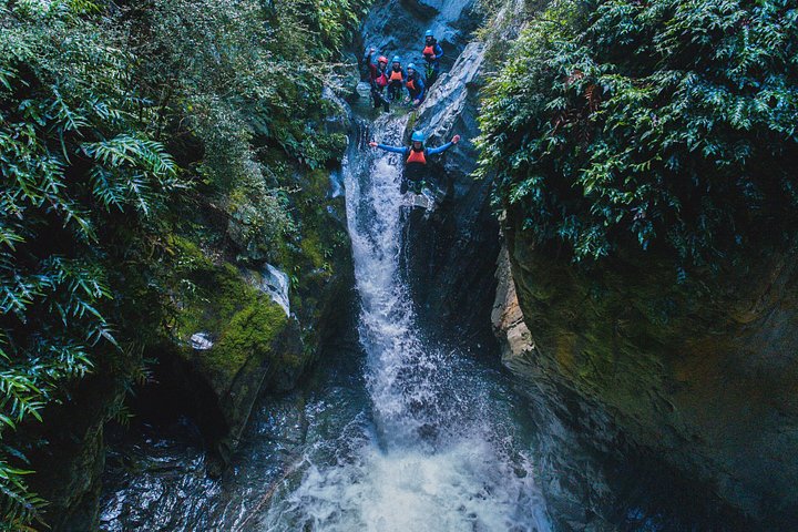 Experimente canyoning emocionante com tirolesas e cascatas nas paisagens naturais de Queenstown, foto 10 | wizardtrip