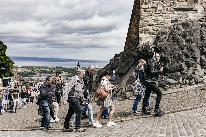Tour guiado por el Castillo de Edimburgo, Escocia, destacando arquitectura histórica y vistas de la ciudad, foto 9 | wizardtrip